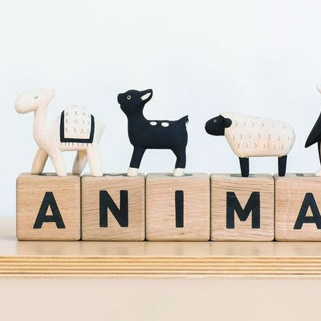 Pole pole, small wooden animals hand carved in Bali