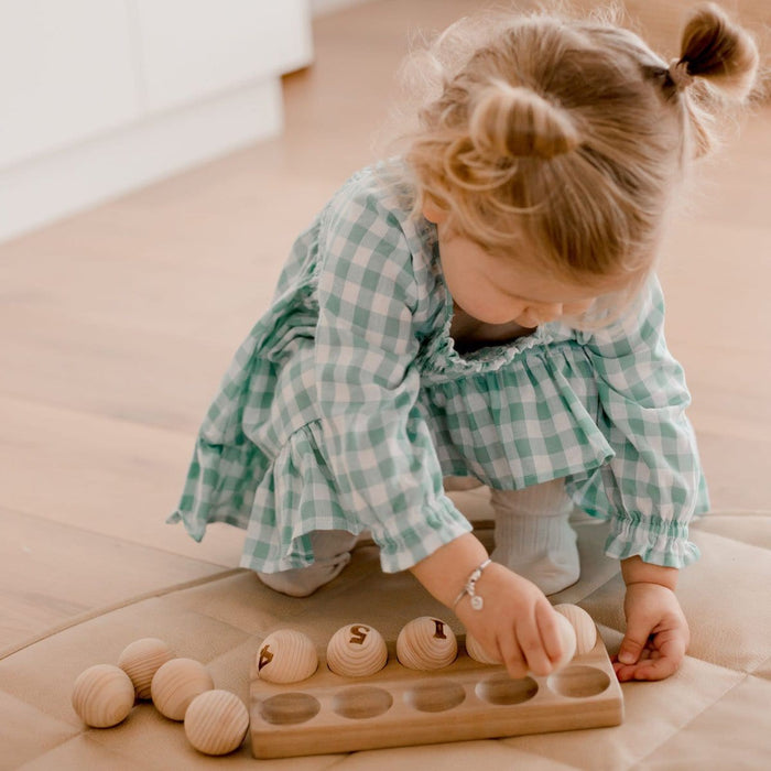 QToys Number Eggs and Stand