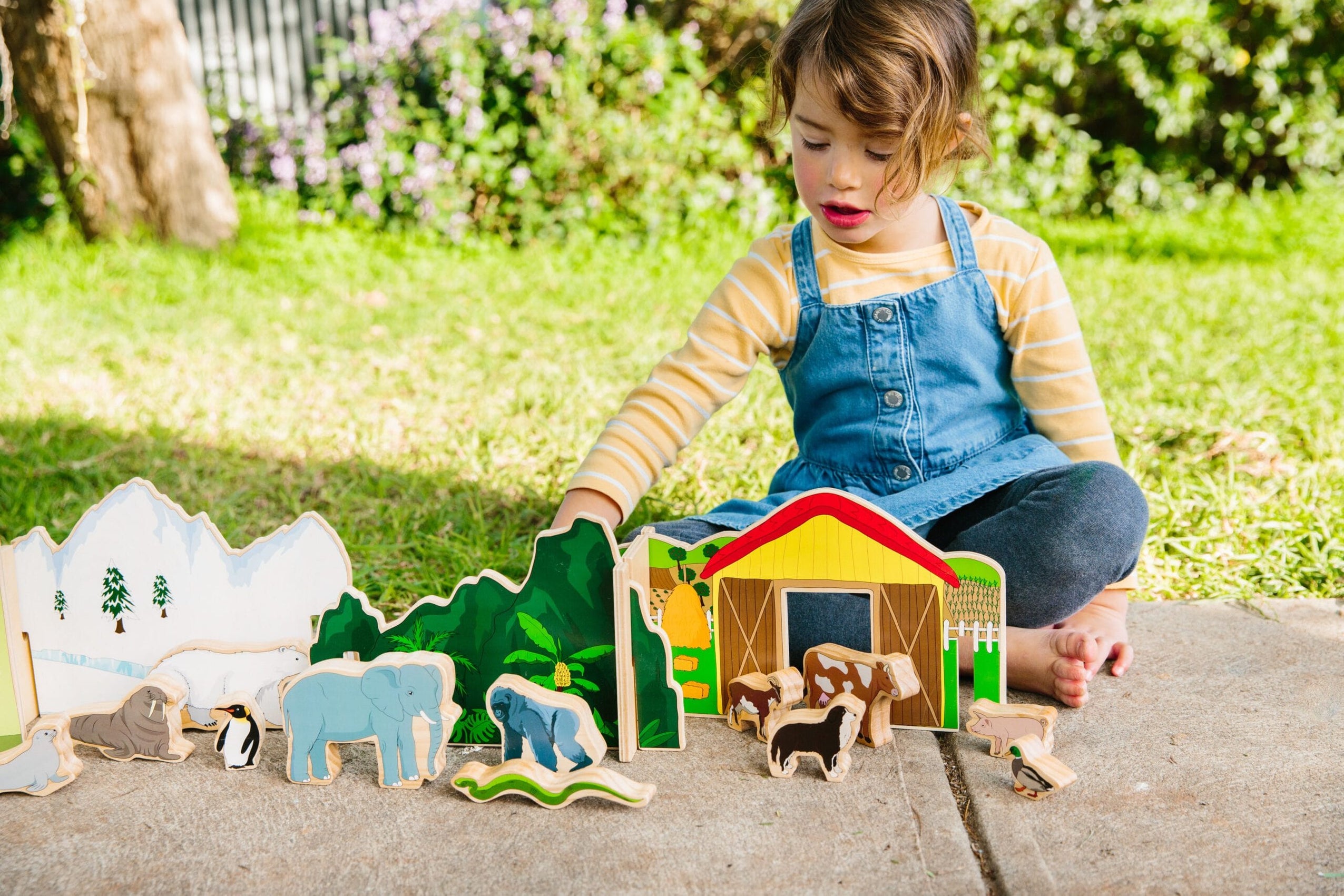 Freckled Frogs Happy Architect Animals — Habitat | Wooden Blocks ...